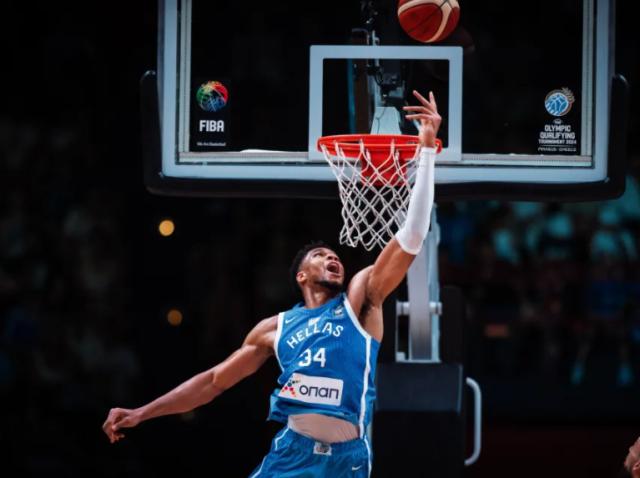 意昂平台-大杀四方！字母哥18分钟轰32分，开门红冲奥运资格