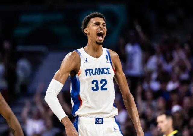 意昂娱乐-攻防全能中流砥柱！文班完美奥运首秀助法国逆转