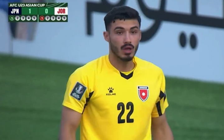 提前开香槟！约旦门将扑了下日本罚点挥拳庆祝，结果皮球弹进球网